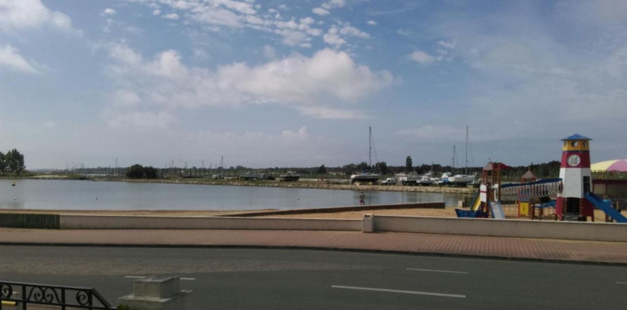 Maison De Vacances Face Plan D'Eau Classee La Faute-sur-Mer Luaran gambar